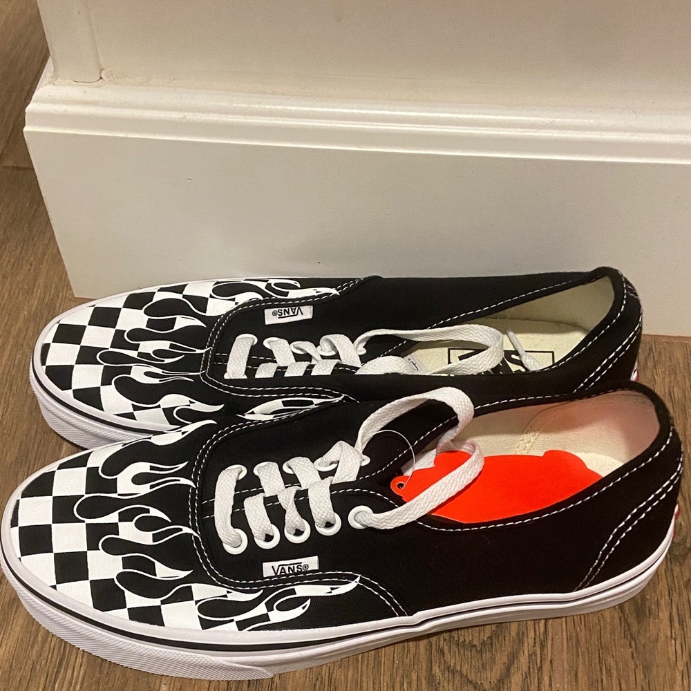 🧡 Women’s Vans Black & White Checkerboard Flame Lace-Up Sneakers